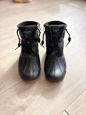 Sperry Black Women's Waterproof Duck Boots with Wool Plaid Detailing Size 6.5M